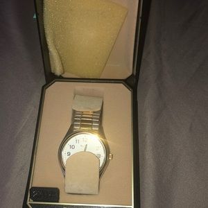 Selling a Men’s Seiko watch.